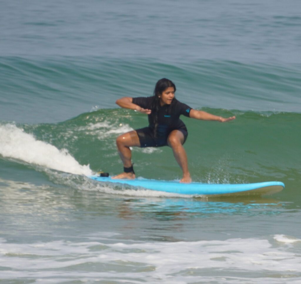 girl-surf-blurr